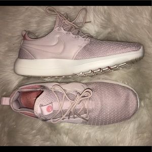 Mauve Nike Roshes